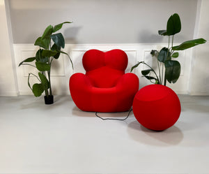 Gebrauchter B&B Italia La Mamma Up Designer Stoff Sessel in der Farbe Rot vor einer Wand, stilvoll und modern eingerichtet.