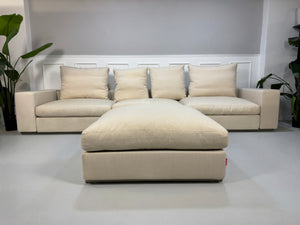 Gebrauchtes Flexform Groundpiece Designer Stoff Sofa in der Farbe Beige vor einer Wand, stilvoll und modern eingerichtet.