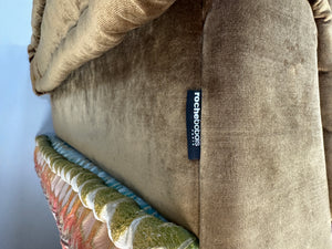 Gebrauchtes Roche Bobois Mah Jong Designer Stoff Sofa in einer bunten Farbe vor einer Wand, stilvoll und modern eingerichtet.