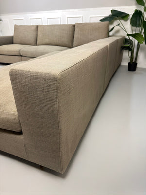 Gebrauchtes Walter Knoll Living Landscape Designer Stoff Sofa in der Farbe Braun vor einer Wand, stilvoll und modern eingerichtet.