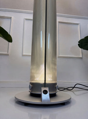 Gebrauchte Belux Twilight Designer Lampe vor einer Wand, stilvoll und modern eingerichtet.