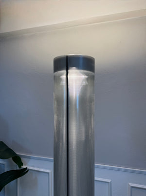 Gebrauchte Belux Twilight Designer Lampe vor einer Wand, stilvoll und modern eingerichtet.