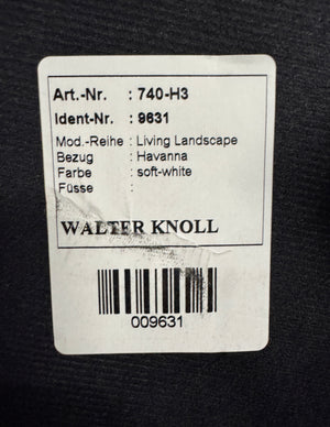 Gebrauchtes weißes Walter Knoll Living Landscape 730 Designer Leder Sofa mit Sessel vor einer Wand, stilvoll und modern eingerichtet.