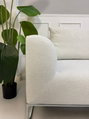 COR Mell Lounge Ecksofa Stoff Weiß – Detail Armlehne und Webstoff
