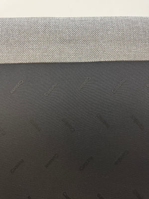Gebrauchtes graues Cassina Moov Zweisitzer Designer Stoff Sofa vor einer Wand, stilvoll und modern eingerichtet.