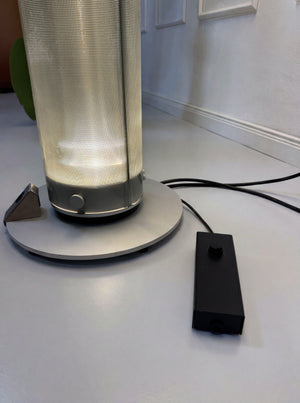 Gebrauchte Belux Twilight Designer Lampe vor einer Wand, stilvoll und modern eingerichtet.