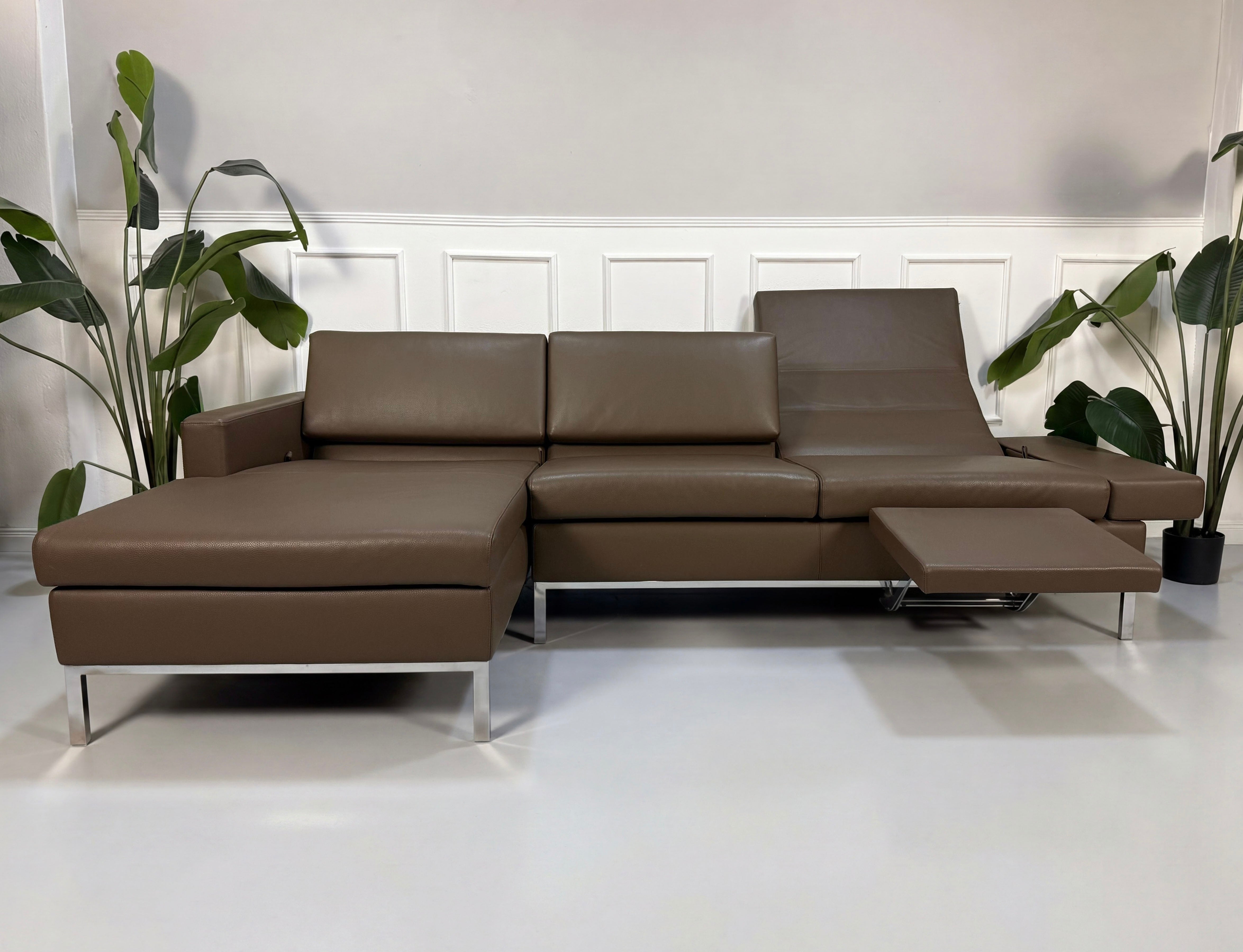 Brühl Tomo Sofa Braun Leder – Detailansicht | Aaron GmbH
