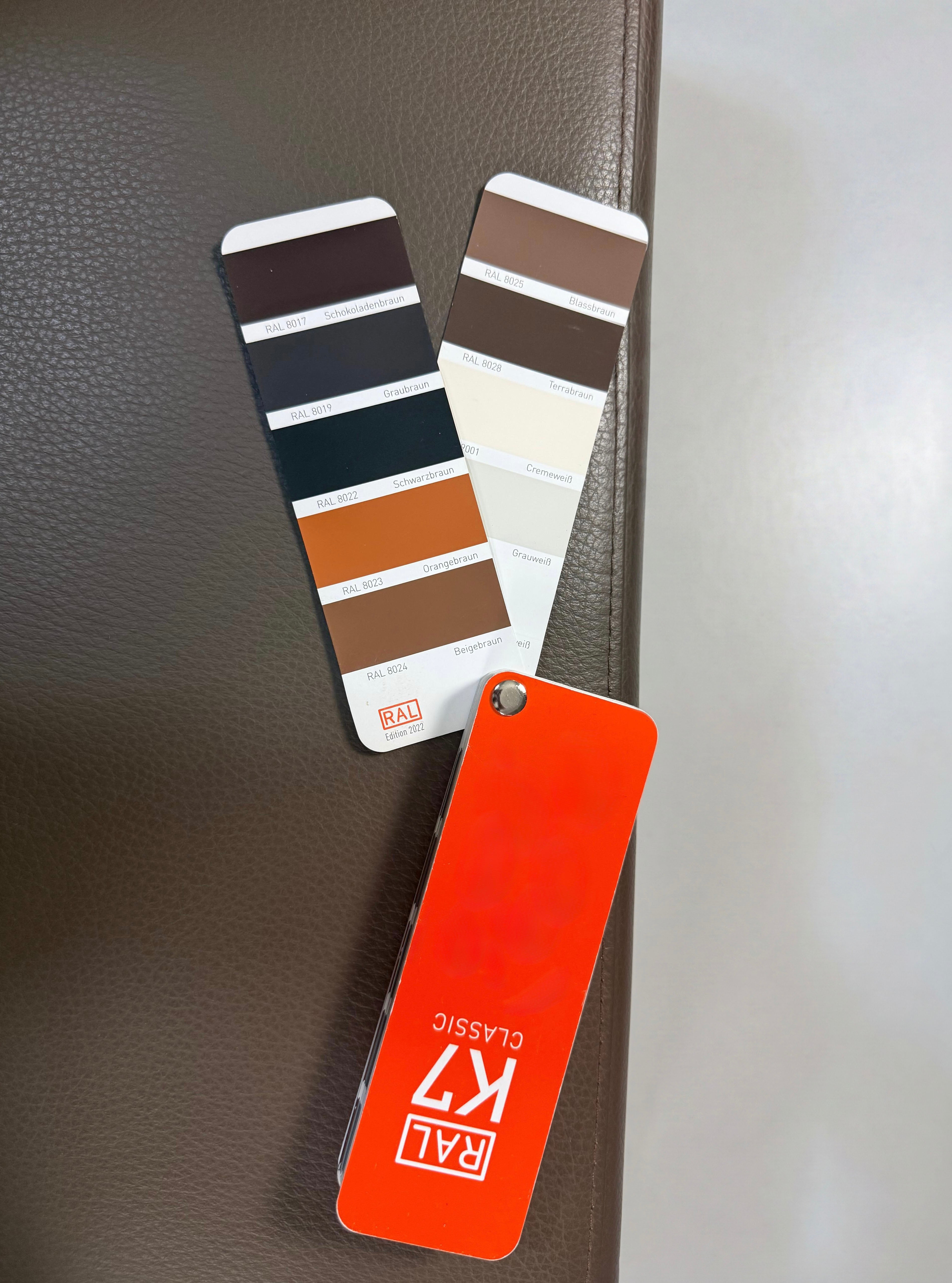 Brühl Tomo Sofa Braun Leder – Sitzansicht | Aaron GmbH