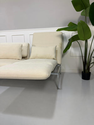 Gebrauchtes beiges Brühl Roro Designer Stoff Ecksofa vor einer Wand, stilvoll und modern eingerichtet.