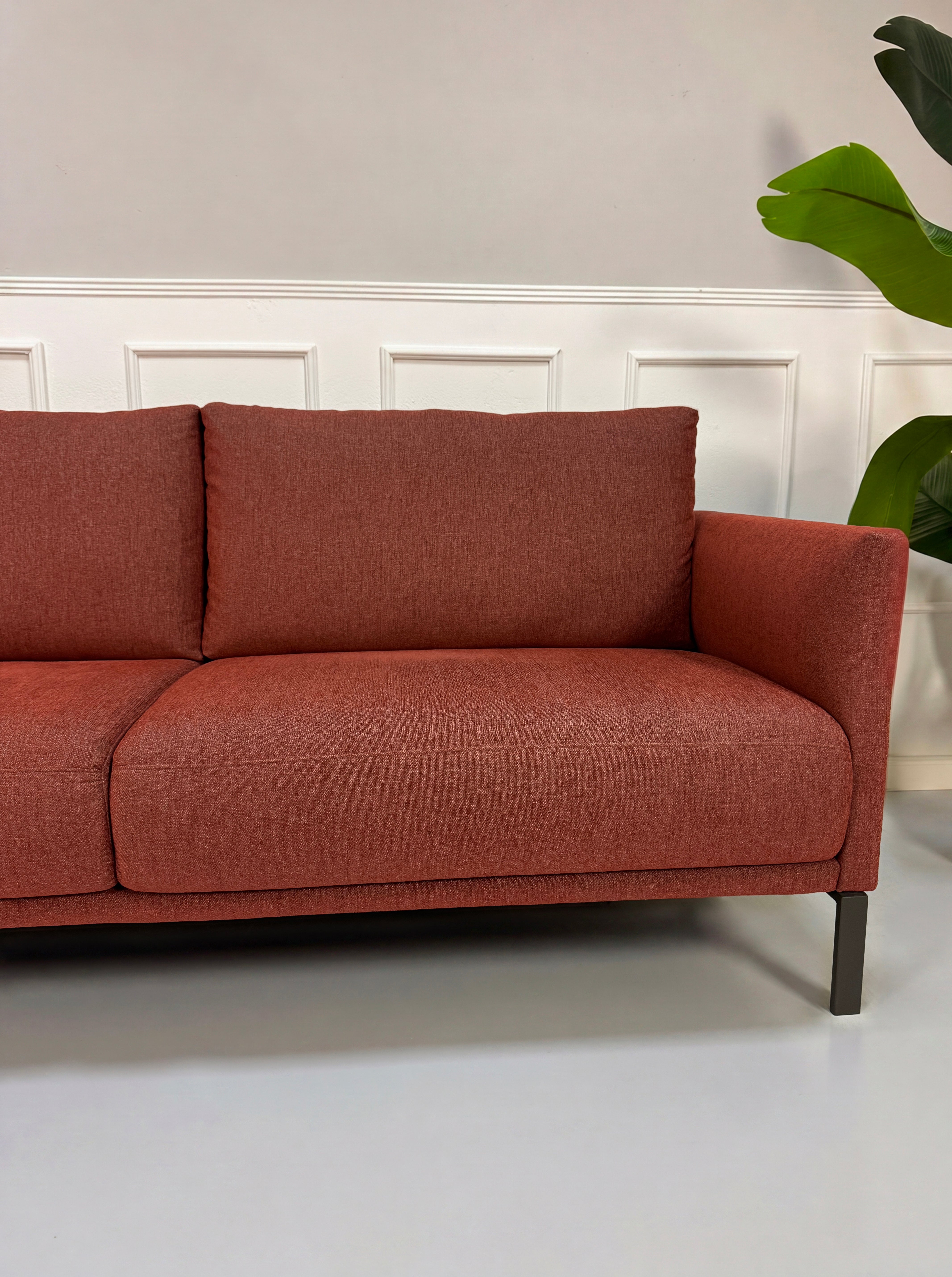 Rolf Benz Cara Sofa + Sessel Rot – Sitzansicht | Aaron GmbH
