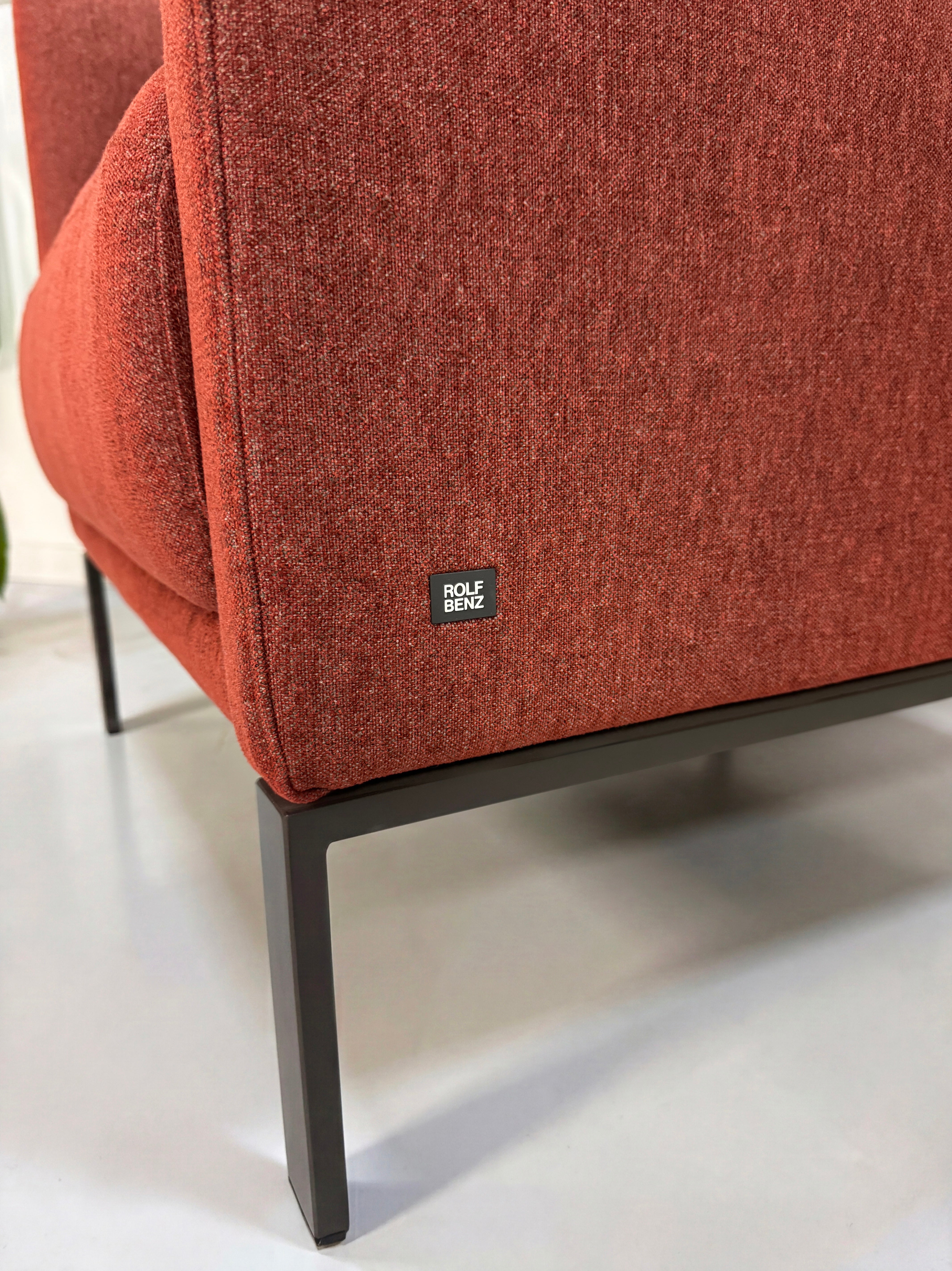 Rolf Benz Cara Sofa + Sessel Rot – Hinteransicht | Aaron GmbH