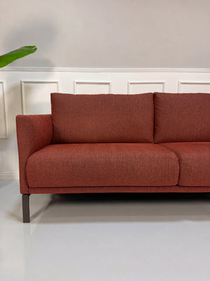 Rolf Benz Cara Sofa + Sessel Rot – Schrägansicht | Aaron GmbH