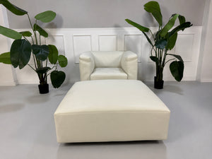 Gebrauchtes weißes Walter Knoll Living Landscape 730 Designer  Leder Sofa mit Sessel vor einer Wand, stilvoll und modern eingerichtet.