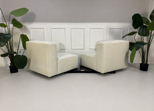 Gebrauchtes weißes Walter Knoll Living Landscape 730 Designer  Leder Sofa mit Sessel vor einer Wand, stilvoll und modern eingerichtet.