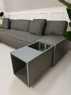 Gebrauchtes graues Cassina 244 My World Designer Stoff Sofa vor einer Wand, stilvoll und modern eingerichtet.