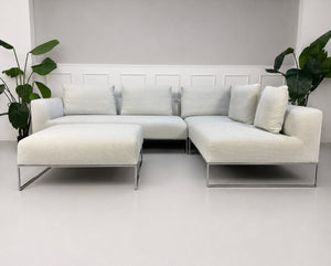 COR Mell Lounge Ecksofa Stoff Weiß mit Hocker – Frontalansicht