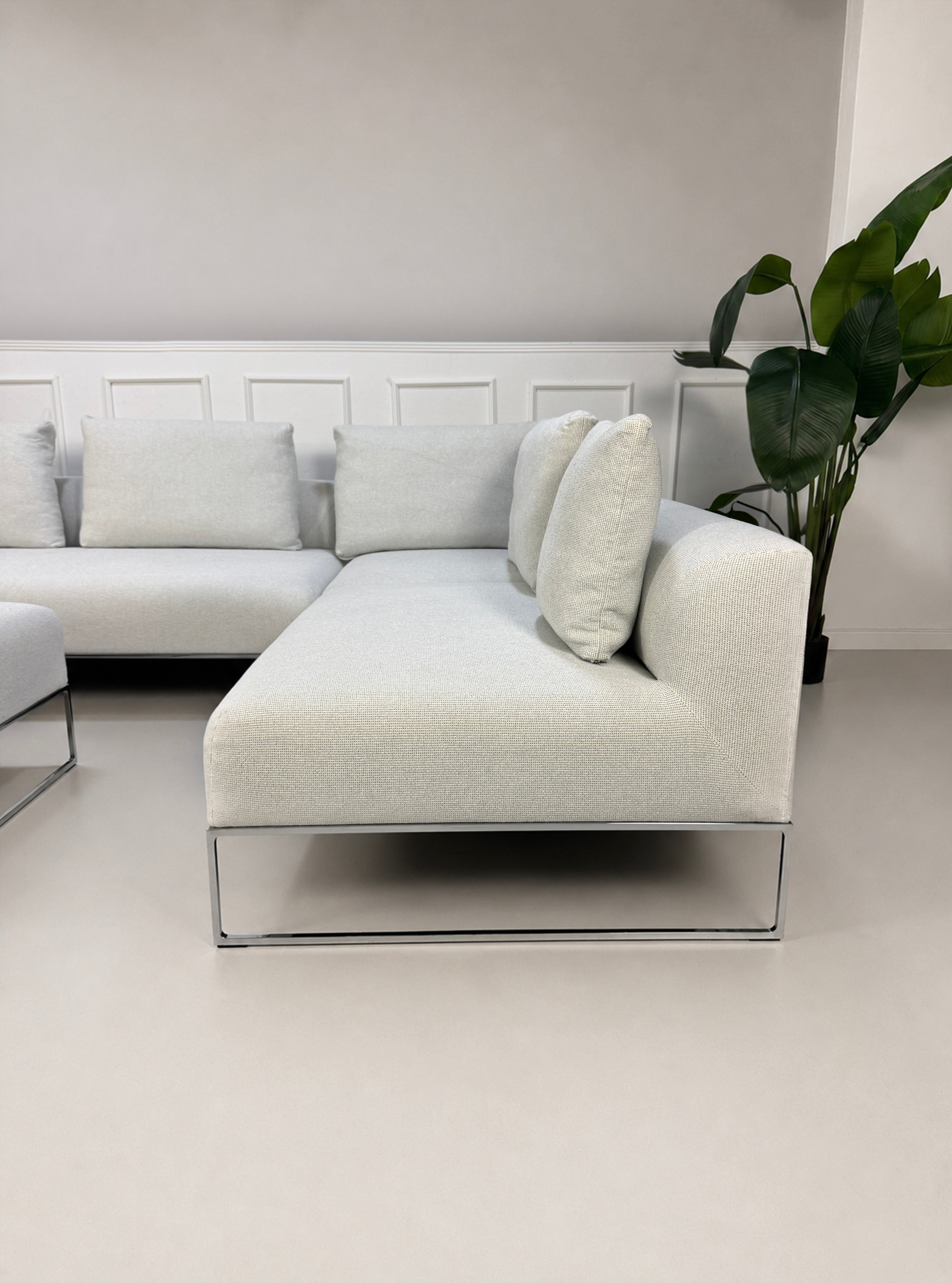 COR Mell Lounge Ecksofa Stoff Weiß – rechter Schenkel mit Rückenkissen