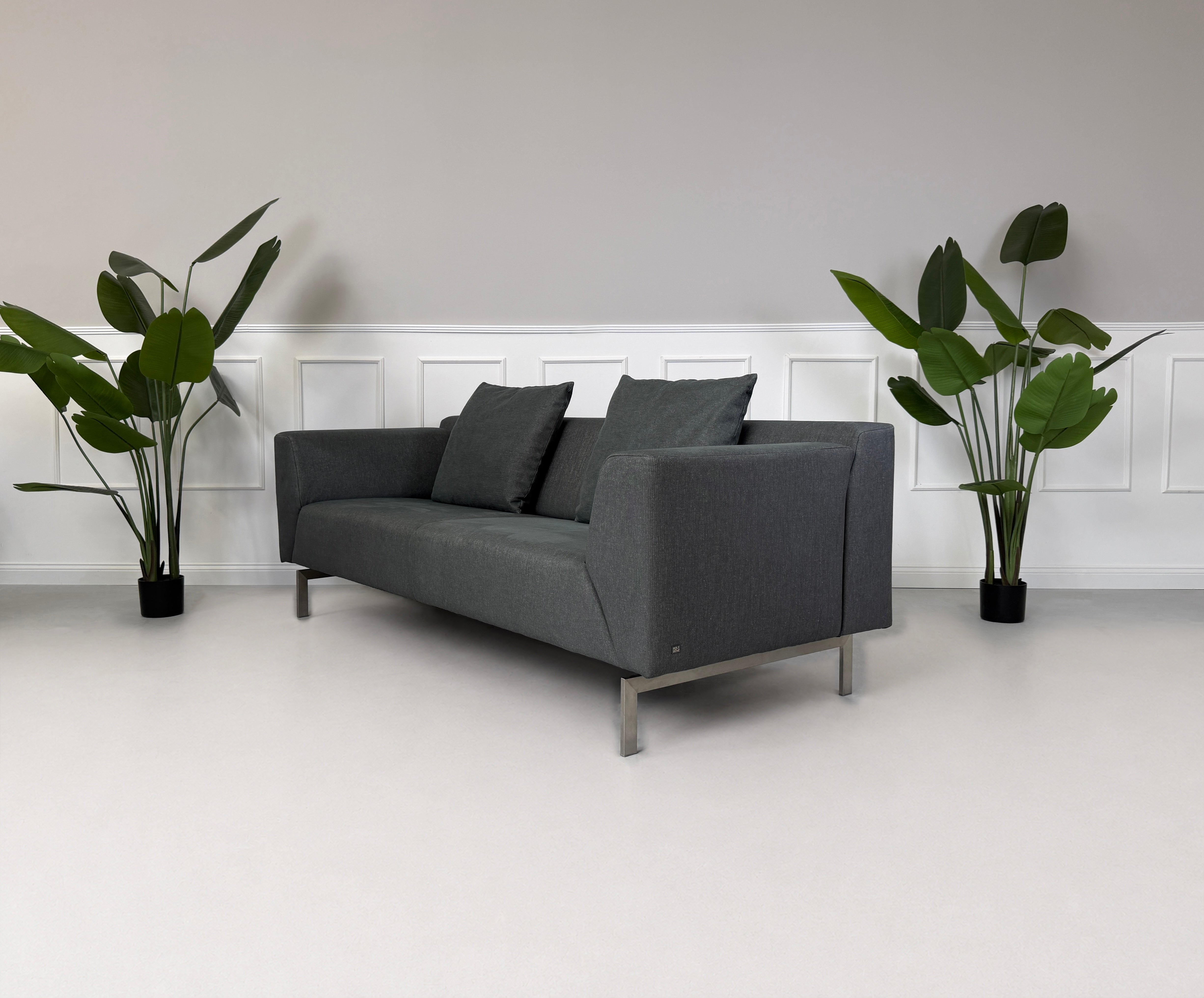 Rolf Benz 318 Linea Sofa Stoff Grau – Seitenansicht schräg