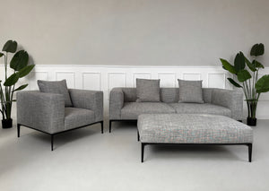 Gebrauchtes graues Walter Knoll Jaan Living Designer Stoff Sofa vor einer Wand, stilvoll und modern eingerichtet.