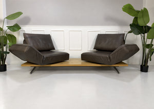 Gebrauchtes braunes Koinor Phoenix Designer Leder Sofa vor einer Wand, stilvoll und modern eingerichtet.
