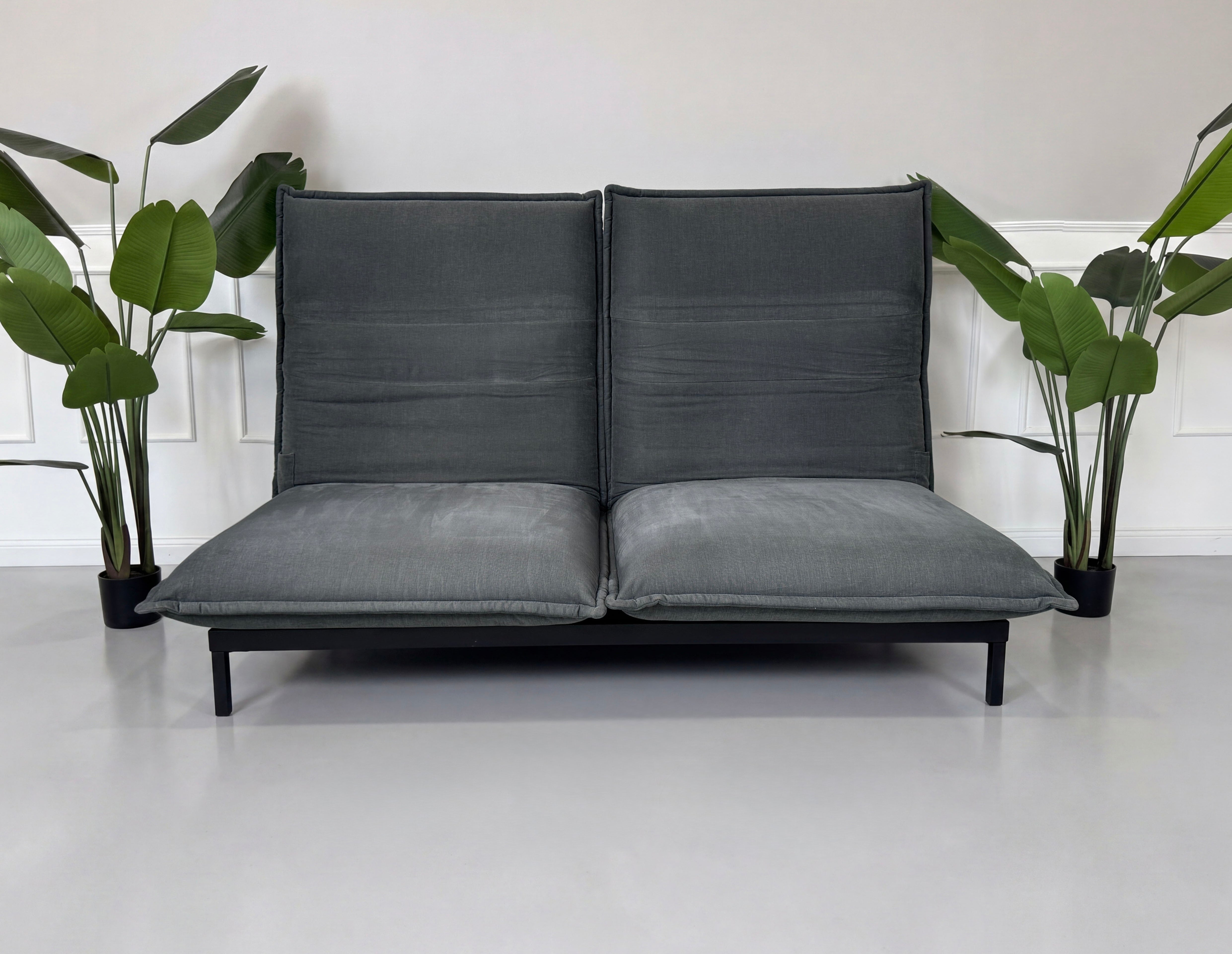 Rolf Benz Nova Sofa Grau Schlaffunktion Elektrisch – Lehnenansicht | Aaron GmbH