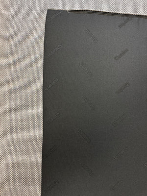 Gebrauchtes graues Cassina Moov Designer Stoff Sofa vor einer Wand, stilvoll und modern eingerichtet.