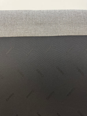 Gebrauchtes graues Cassina Moov Designer Stoff Sofa vor einer Wand, stilvoll und modern eingerichtet.